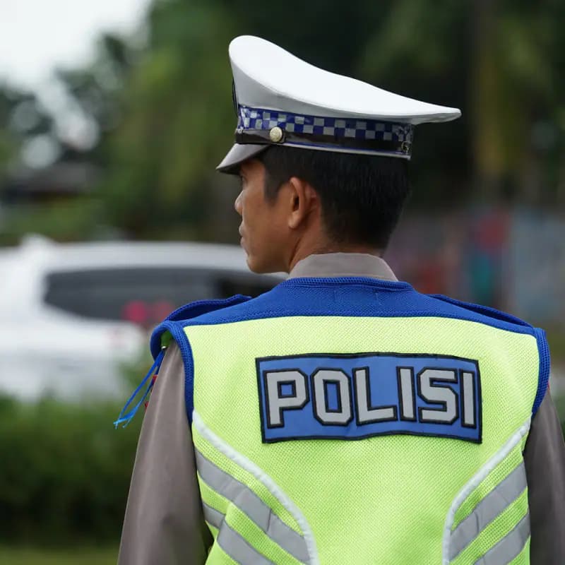 traffic-police-officer-in-bali.webp